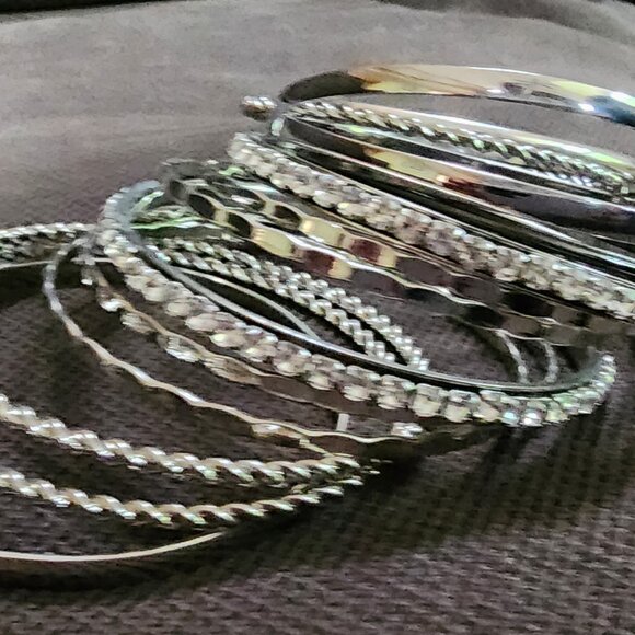 Claire's Set Of 14 Silver Tone Bangle Bracelets - Picture 6 of 16